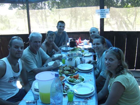 Mittagessen ist fertig! Die Mahlzeiten bei Indigena Tours sind wirklich ein Traum.