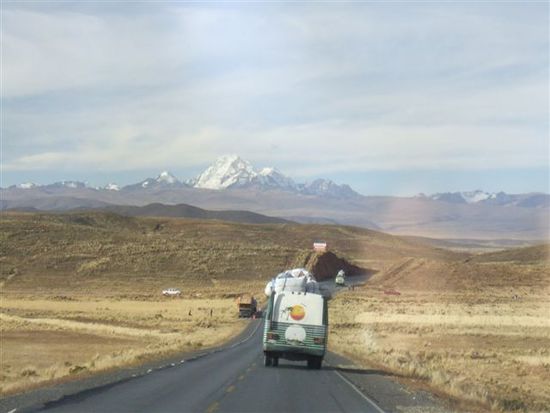 Auf der Rueckfahrt nach La Paz geniessen wir den Ausblick auf die Cordillera Real!!