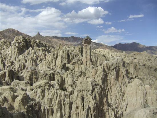 Ein Dejavu: Solche durch Erosion entstandene Formationen haben wir doch schon einmal gesehen.....wir kommen uns wieder nach Yuanmou/China oder zu den Clay Cliffs/Neuseeland versetzt vor