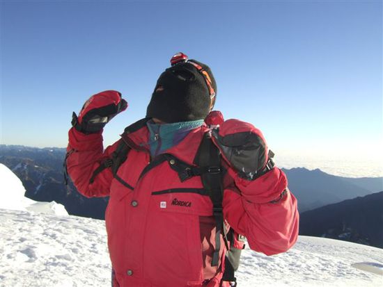 Fuer Lorenzo ist die Tour natuerlich ein klacks, er sagt das einzige Problem, das er in dieser Hoehe hat, ist der mangelnde Schlaf.