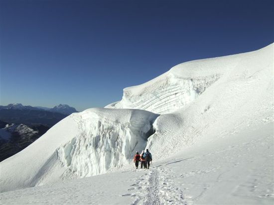 Der Weg zurueck ins Hoehenlager fuehrt durch eine wundervolle Landschaft von Eis und Schnee