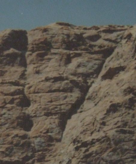 ...Augen, Nase, Mund und Bart sind hier "deutlich" wahrzunehnmen. Ohne Juan haetten wir dies jedoch nicht erkannt und die Sonne muss auch richtig stehen, um die Schatten richtig zu werfen!