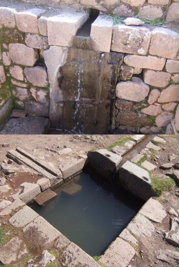 Das "Badezimmer" des Inka mit Stufen und Haltegriffen