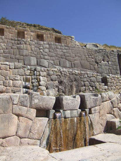 Glaubt man der Ueberlieferung soll das Quellwasser ewige Jugend und Schoenheit spenden