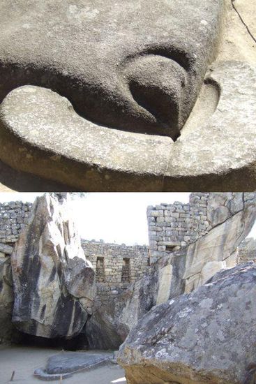 Im oberen Bild ist der Kopf des Kondors mit Krause zu sehen und darunter die komplette Darstellung des Kondors: am Boden die Platte mit Kondorkopf und die beiden Felsen dahinter stellen die ausgebreiteten Fluegel dar.