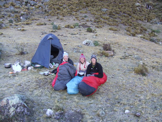 ...am naechsten Morgen muessen wir entsprechend laenger auf die ersten warmen Sonnenstrahlen beim Fruehstueck warten...