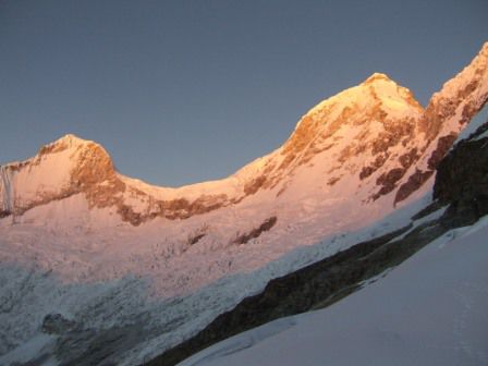 Die Gipfel des Huandoy bei Sonnenaufgang