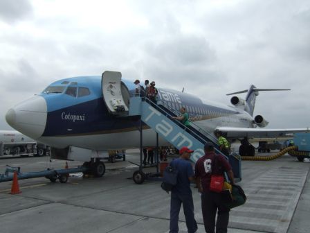Mit dem Flieger "Cotopaxi" gehts fuers erste von Guayaquil auf die Insel San Cristobal