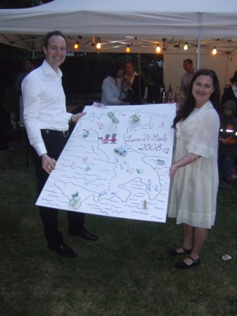 ...sind wir genau heute in Wiesbaden auf der Hochzeitsparty von Stefan und Ona eingeladen, unseren netten Gastgebern aus Sydney!!! Zu unserer Freude wird hier schon wieder gegrillt.