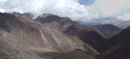 Vivi kaempft sich den Pass hoch...