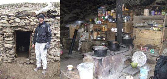 ...der Eingang ist etwas klein geraten dafuer schmeckt das Yak-Joghurt umso saurer aehhh besser 