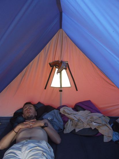 ...und verstehe kurze Zeit spaeter auch, was es im Zelt so lustiges zum gschaftl'n gibt 