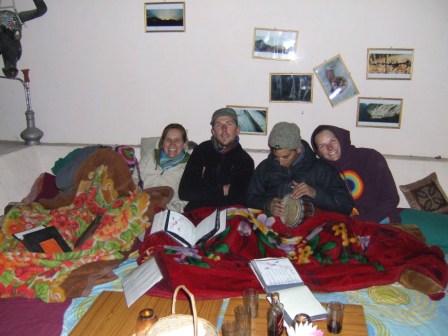 Links unter der Decke ist der schraege Bulgare Alex versteckt