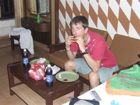 9 Aloo-Tikki-Burger und 2 Pepsi, was fuer eine nahrhafte Mahlzeit!!