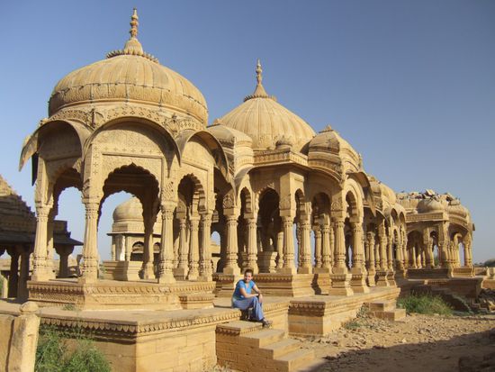 Bada Bagh - Die Chattris, die Grabstaetten der Herrscher von Jaisalmer, sind sehr beeindruckend