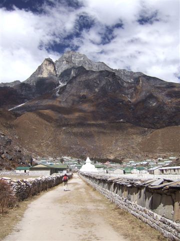 Khumjung ist viel ruhiger als Namche und sicher eine gute Alternative zum Uebernachten