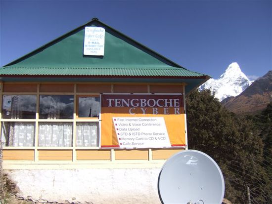 Es gibt sogar Internet in dieser abgelegenen Region, ueber Satellit!