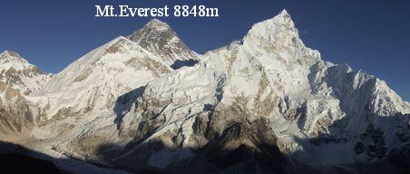 Der 'Khumbu-Eisfall' und die Westflanke des Nuptse beeindrucken neben dem massigen Everest