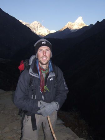 Als wir Namche erreichen geht bereits die Sonne unter