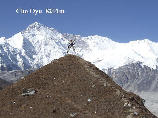 Bei unserem Nachmittagsspaziergang bieten sich grandiose Ausblicke auf den Cho Oyu