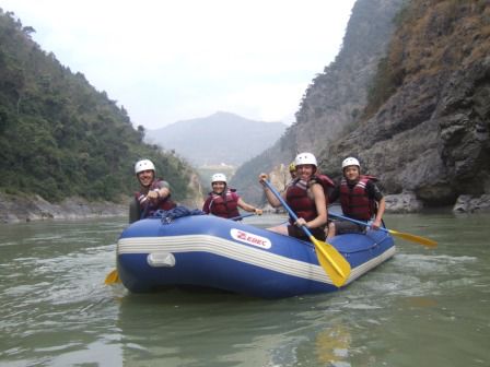 ...man raftet auf dem Trishuli River dorthin!!!