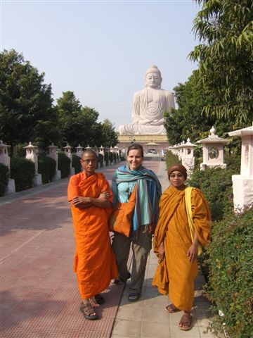 Diese zwei Moenche haben um ein Foto vor der riesigen Buddha-Statue gebeten und da hab ich auch gleich abgedrueckt!