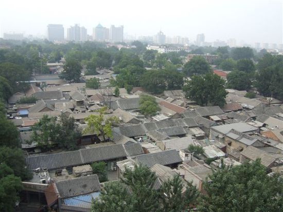 Im Vordergrund eines der armen Hutong-Vierteln