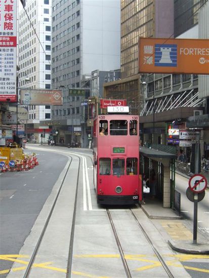 Die alte Doppeldecker Tram ist noch voll in Betrieb und wird von vielen Einwohnern fuer kurze Distanzen genutzt