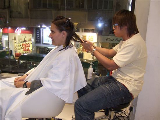 Nach langem Ueberlegen entschied ich mich einfach fuer den selben Haarschnitt meines Friseurs