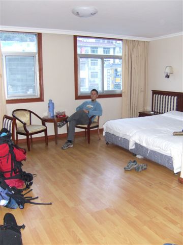 Tankou (Huang Shan): Zimmer mit Tanzflaeche fuer 7Euro/Nacht....das Klo war ohne Scherz so gross wie das gesamte Zimmer in Hong Kong