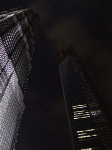 Links der Jinmao Tower, rechts das Shanghai World Financial Center