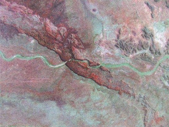 Die Australier stellen oftmals solche Satellitenaufnahmen in die Infohaeuser bei den Nationalparks