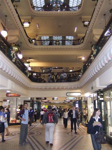 ...hat ein schoenes Ambiente fuer eine Shopping Mall