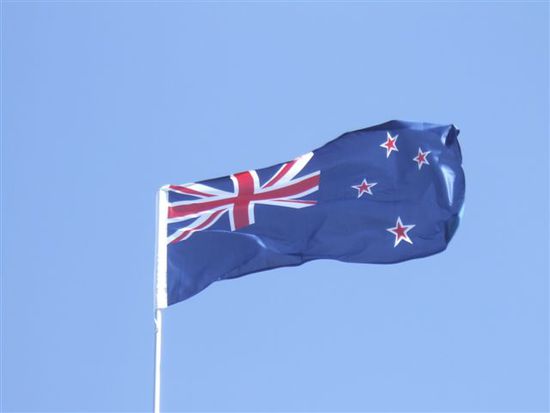 Die Neuseelandflagge mit dem Sternbild Kreuz des Suedens...anders als bei den australischen Nachbarn werden hier nur die vier Hauptsterne abgebildet