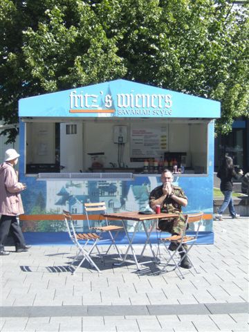 Fritz serviert Wiener