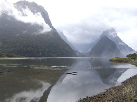 Rechts im Bild der viel fotografierte Mitre Peak
