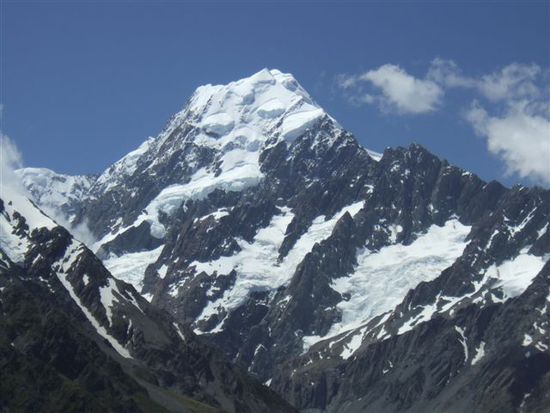 Mt. Cook (3764m) und damit der hoechste Berg Neuseelands....Peter wir denken an Dich!