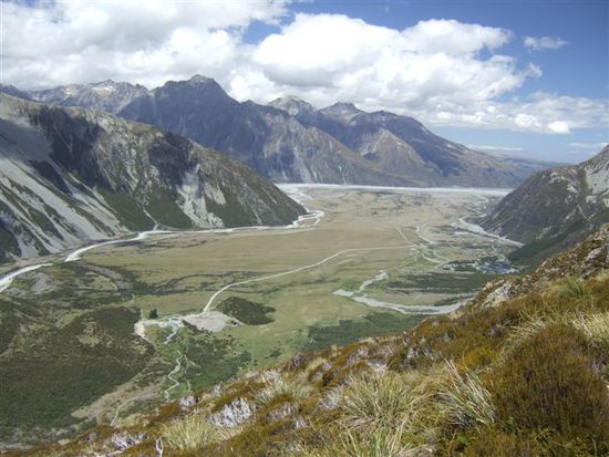 Hooker-Tal mit Mount Cook Village rechts im Bild