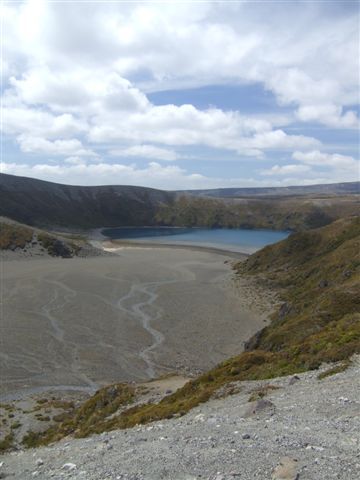 Ein kleiner Abstecher fuehrt uns zum Lower Tama Lake und unserer ersten Pause.