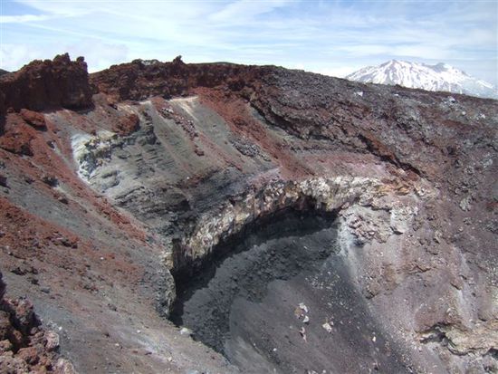 Der Krater des Mt. Ngauruhoe. Der hoechste Punkt liegt bei 2287m.
