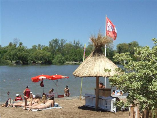 Der Fluss trennt Argentinien und Uruguay