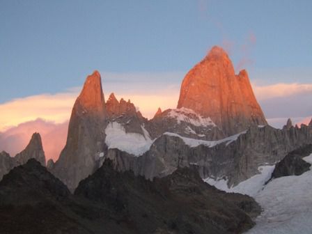 Rechts Fitz Roy (3405m) und links Poincenot