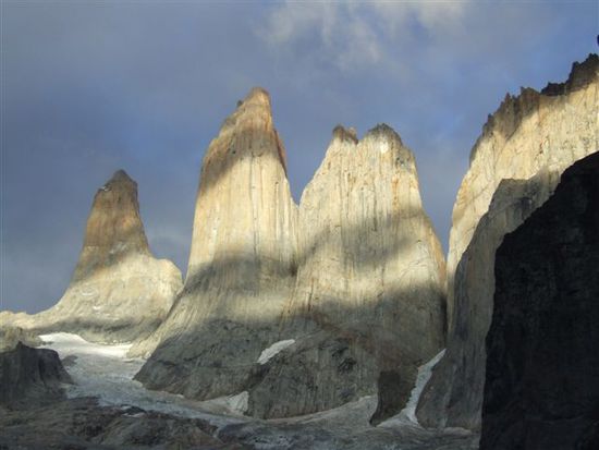 Torres del Paine: Torre Sur(2850m), Torre Central(2800m) y Torre Norte(2248m)
