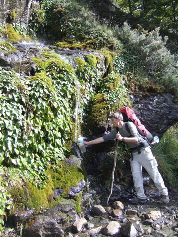 Hier kommt man gluecklicherweise alle paar Kilometer mal an einem Flusslauf vorbei...Wasser muessen wir somit nicht viel mitschleppen