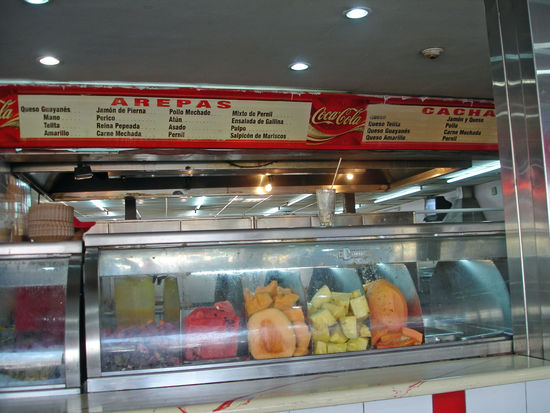 Arepas, cachapas, empanadas ... sind die üblichen Snacks hier, sopa de res mein bevorzugtes Mittagessen ... und die Säfte, hmmm, einfach super lecker!!!