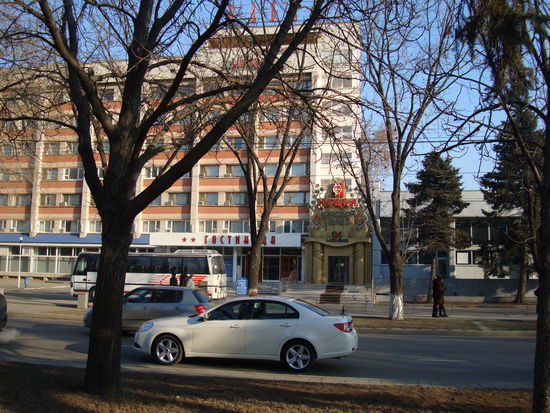 Hotel "Kavkaz" in der Krasnaya Strasse