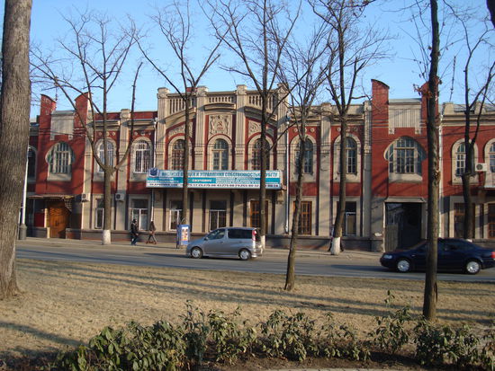 Institutsgebäude von anno 1926 aus den ersten Jahren der jungen UdSSR