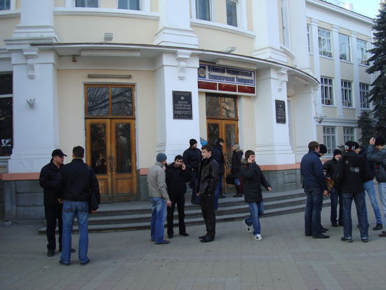 Studenten vor der TU Krasnodar