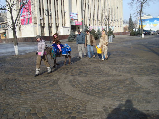 Pony- und Eselreiten ist beliebt bei den Kindern in Krasnodar