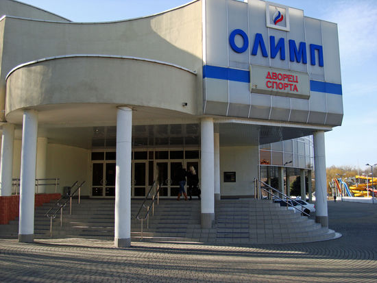 Sportpalast am Ufer einer Bucht des Flusses Kuban